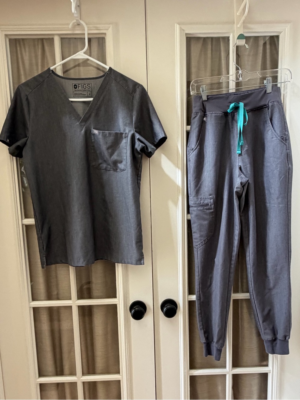 XS/Small Graphite Grey Women’s Figs Set with Joggers EUC